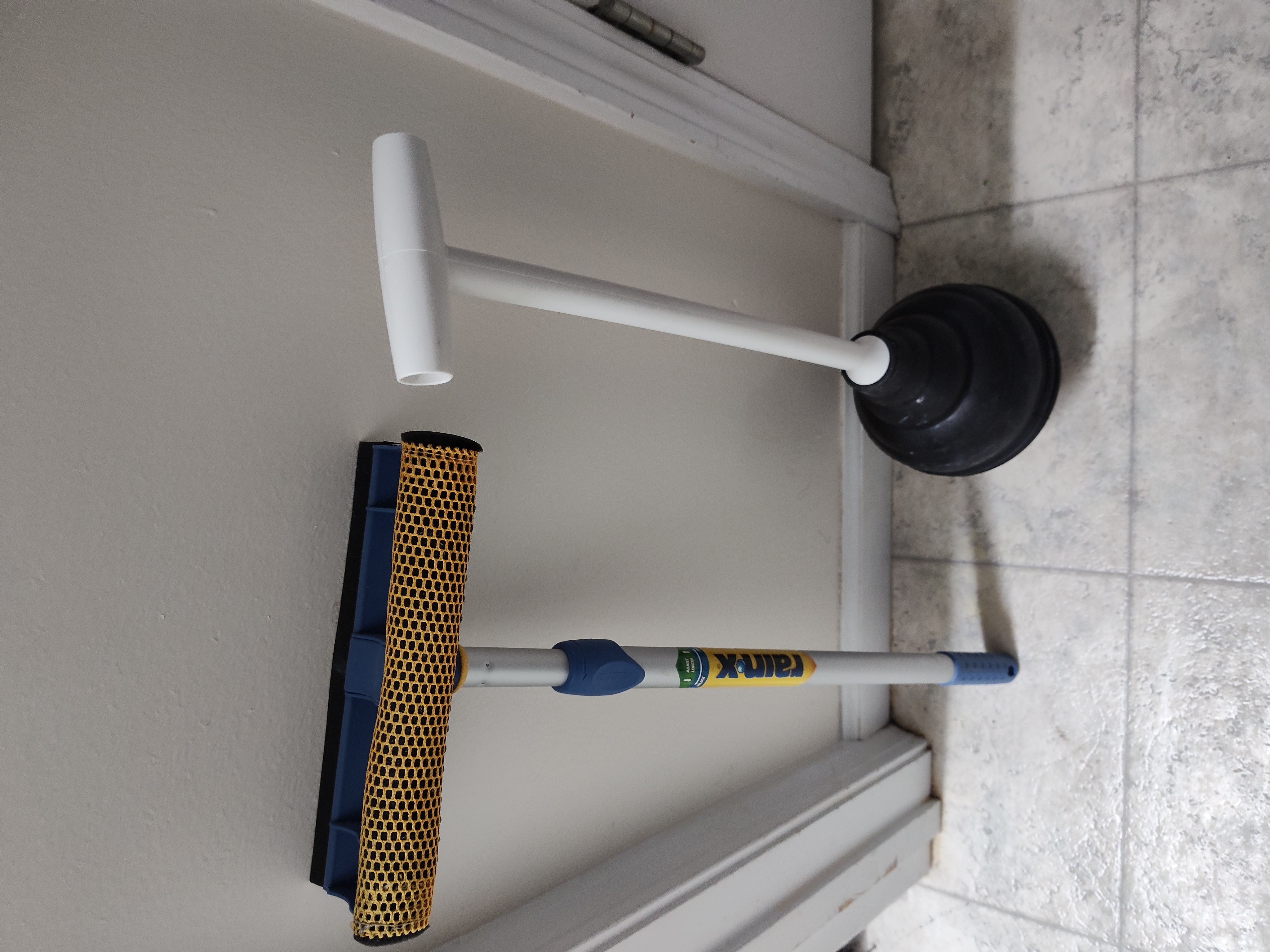 Desatascador y limpiacristales